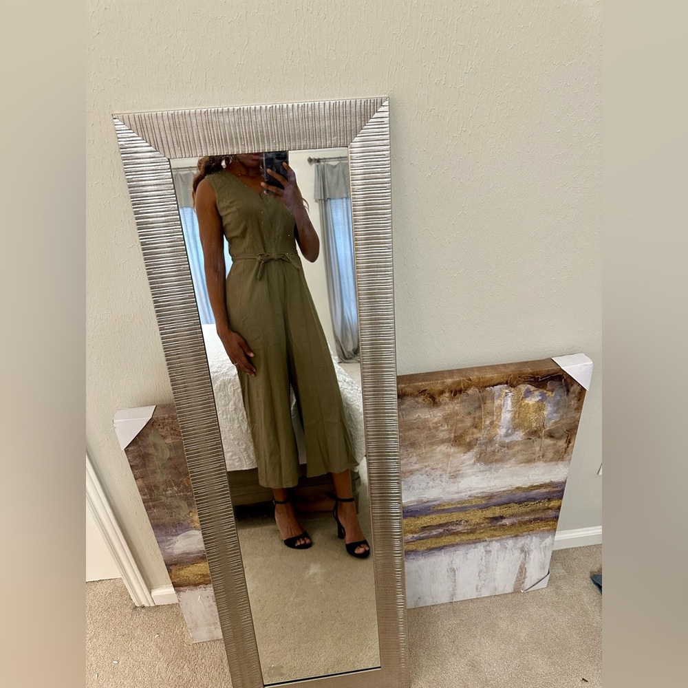 Olive v-neck jumpsuit with front zipper and tie